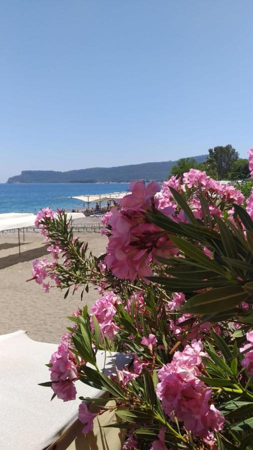 Ugur Beach Hotel Kemer Bagian luar foto